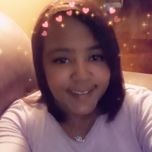 Meet your Posher, Tiya - Picture 1 of 1